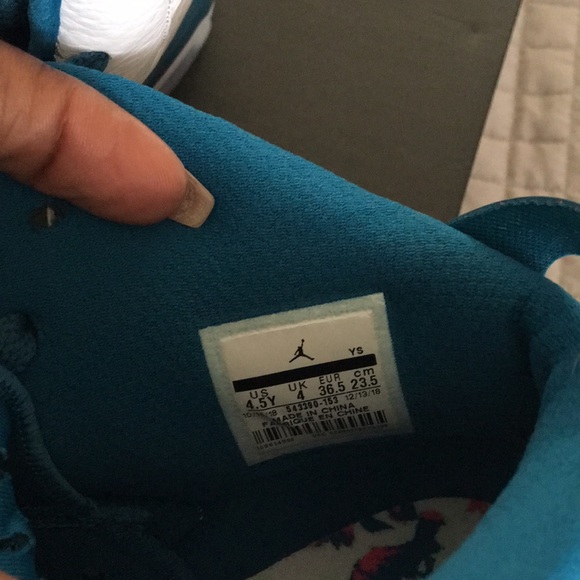 Air Jordan 6 Retro - Picture 5 of 8